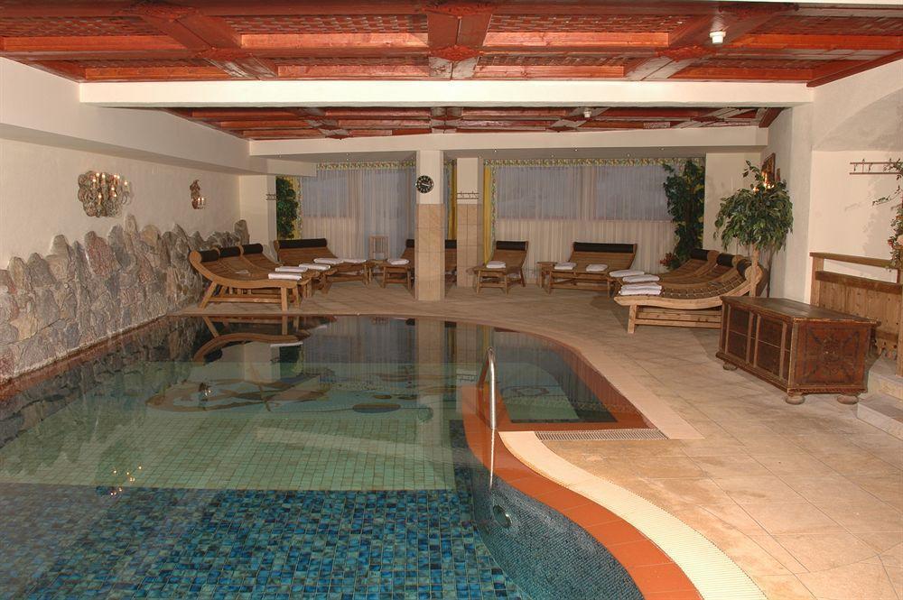 Raffl'S St. Antoner Hof Hotel Sankt Anton am Arlberg Bagian luar foto